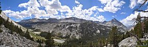 Descending the old John Muir Trail from Cartridge Pass. East (left) to west (right) across the S. Fork Kings River valley. Just over the ledge at center is Bench Lake. The new JMT and Taboose Pass are up the valley at left. 