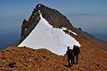 Above Red Banks, we choose a different descent route than the one we took up, turning to the right just before the peak called Thumb Rock